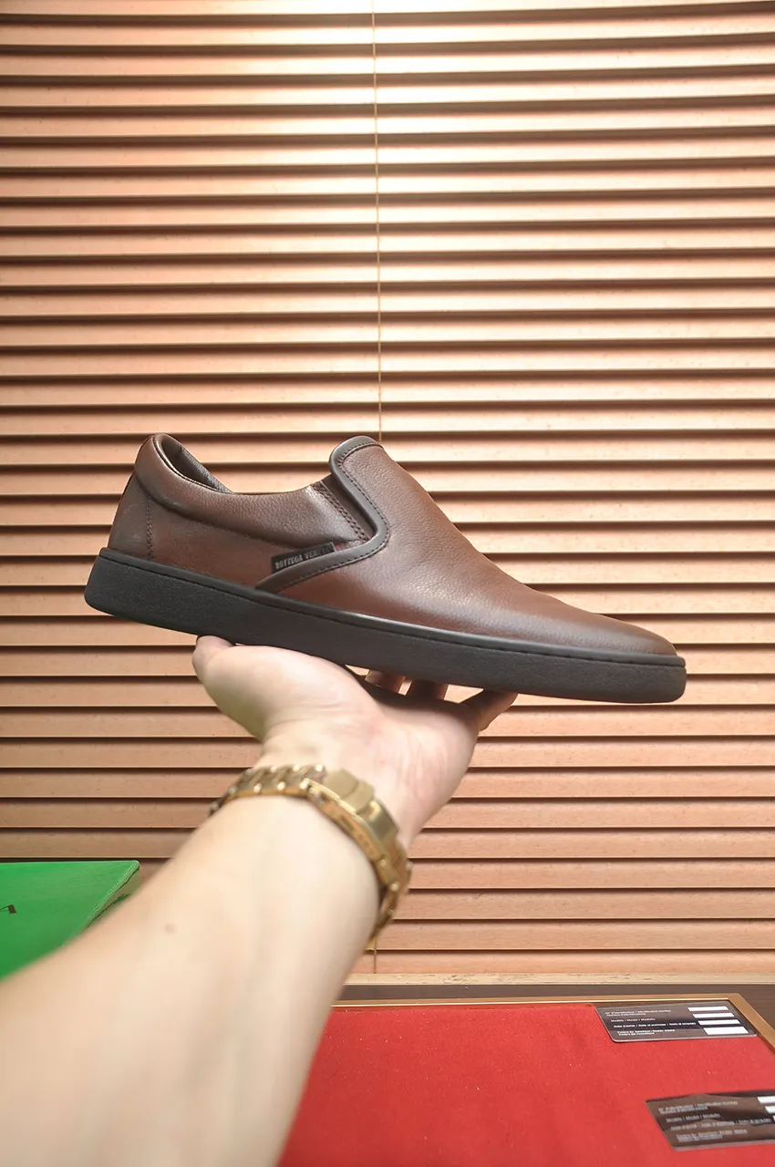 Men's shoes💰540💶【BV】Official website men's shoes👊🏻Cow leather braid🔰Cow leather lining rubber outsole🔲Counter 1:1 quality The identity of every successful man🍃The upper and solemn feet🚶🏻🚶🏻High-end custom counter original replicas📯Imported cowhide purely hand-woven🐂The last will not change regardless of wind or rain🔘Stand the verification of time🔍️Code number: 39-45 (45 custom-made)